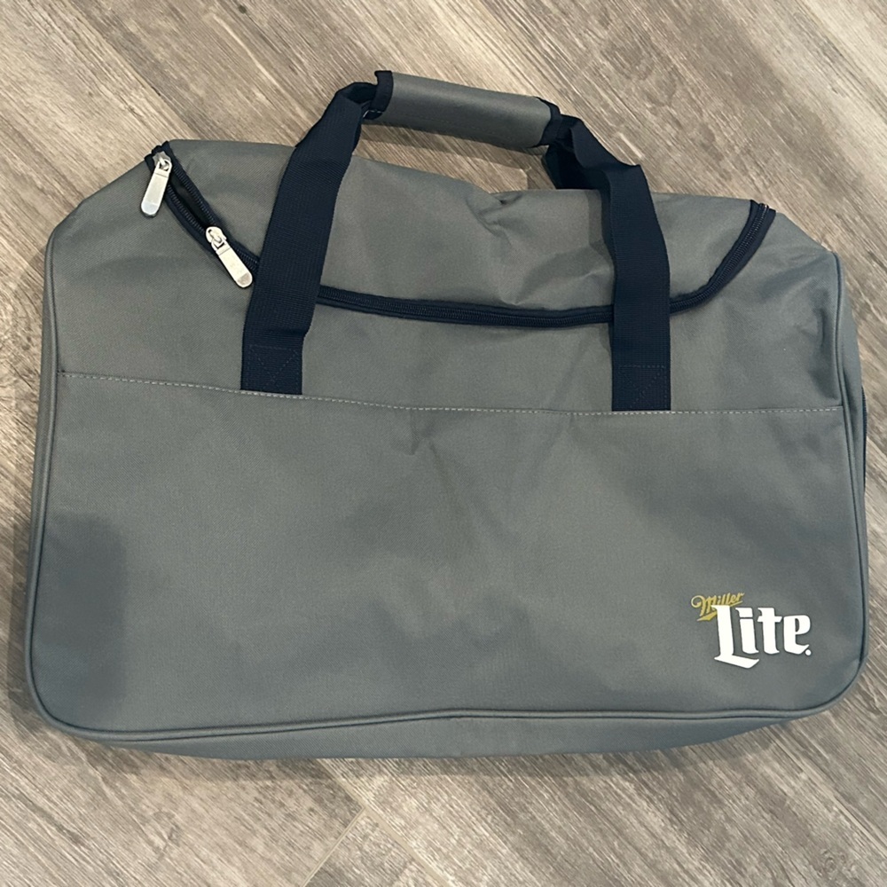8/$20 Bud Lite Gray Duffel Bag NWOT